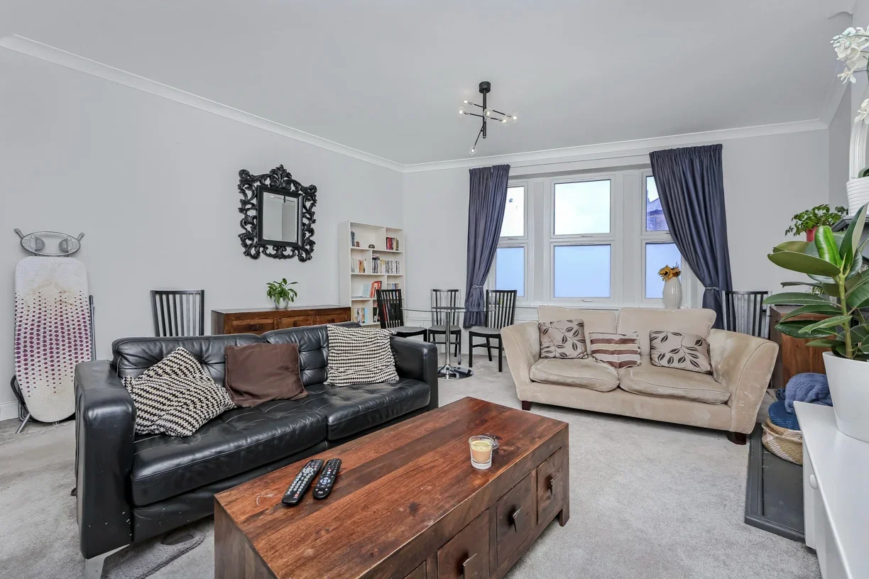 Flat Mitcham Road in Greater London