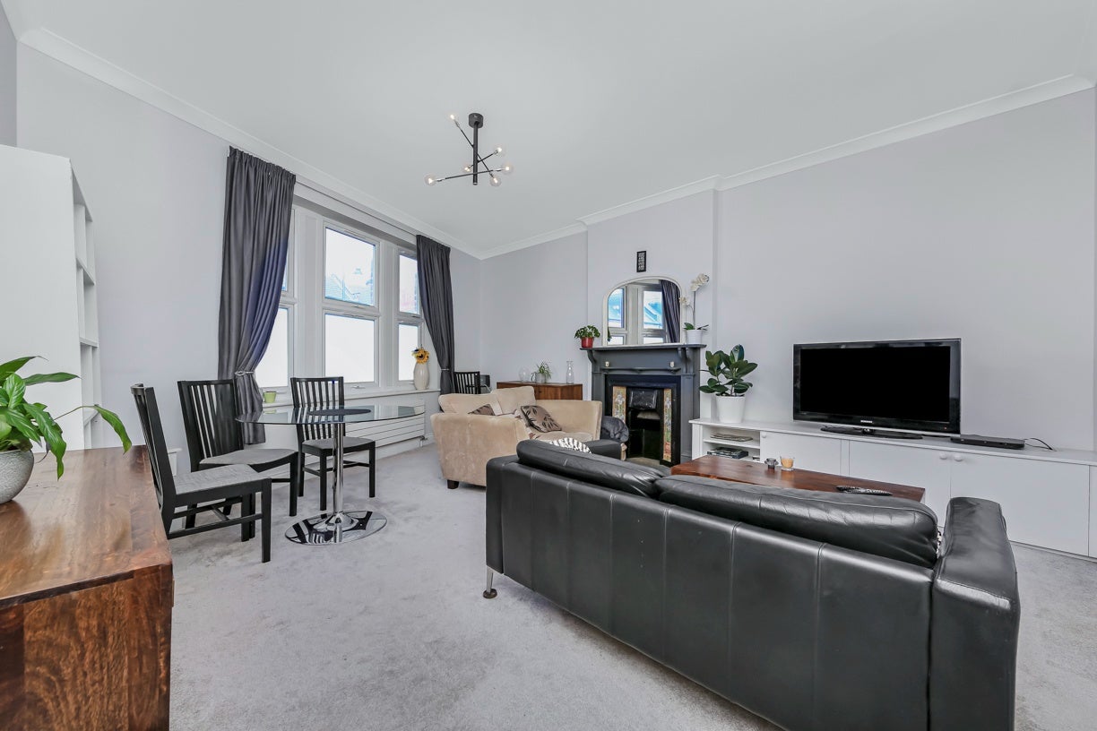 Flat Mitcham Road in Greater London