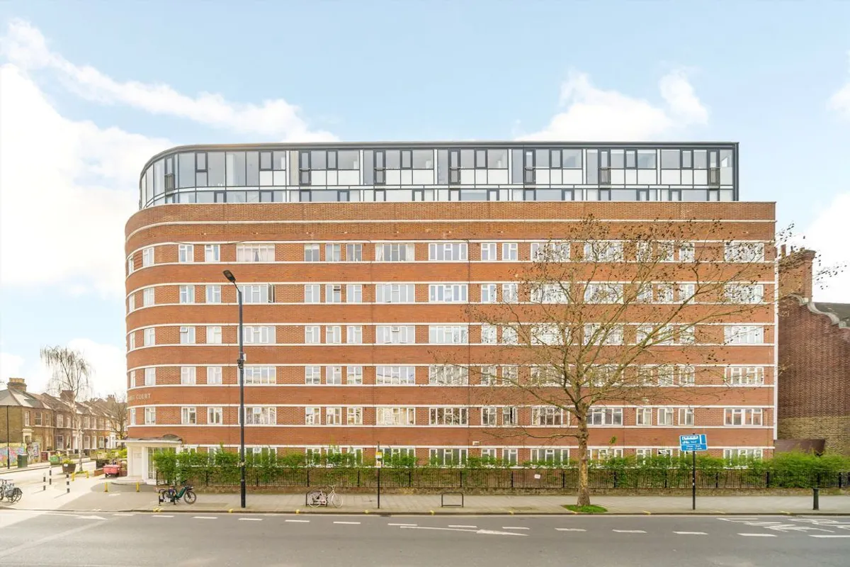 Flat Acre Lane in Greater London