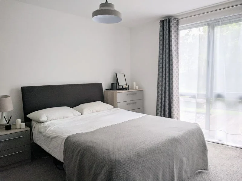 Flat Friern Barnet Road in Greater London