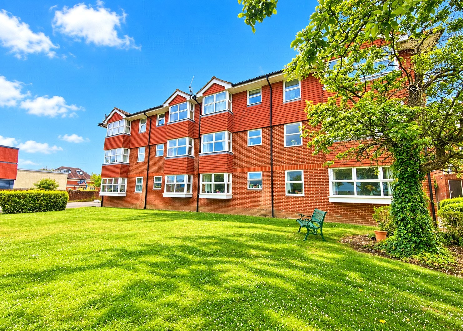 Flat Springside Court in Guildford