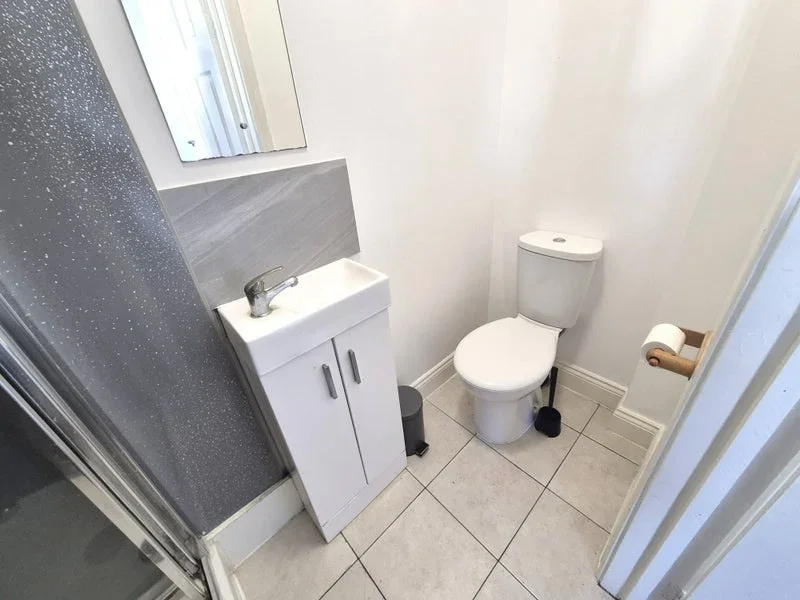 Room Coldharbour Lane in Greater London