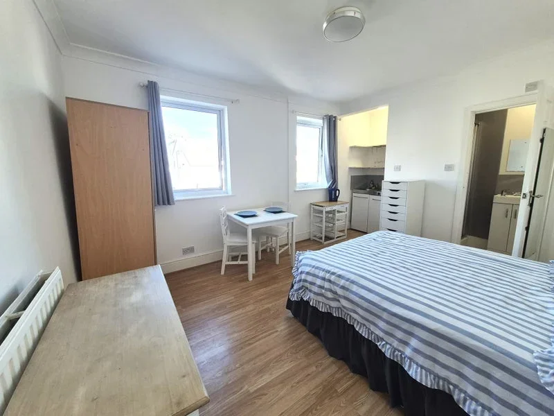 Room Coldharbour Lane in Greater London