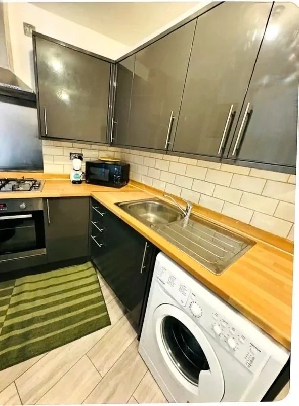 Room Coldharbour Lane in Greater London