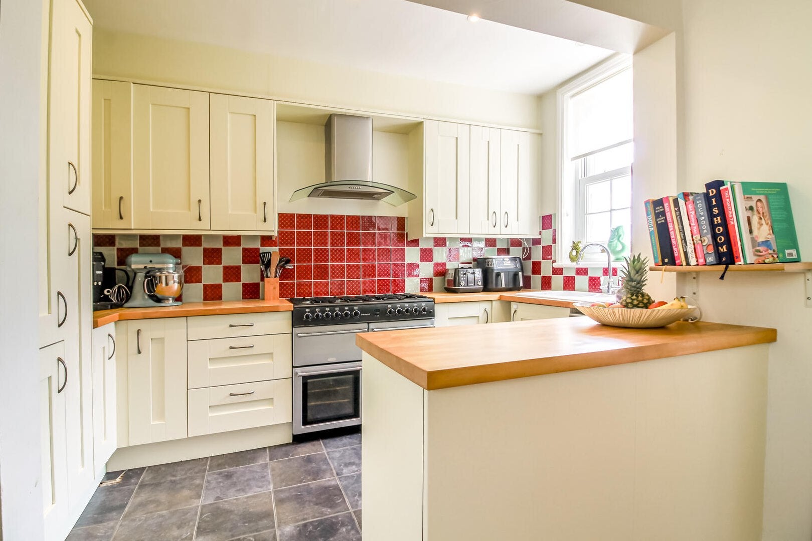 House Snatts Road in Wealden