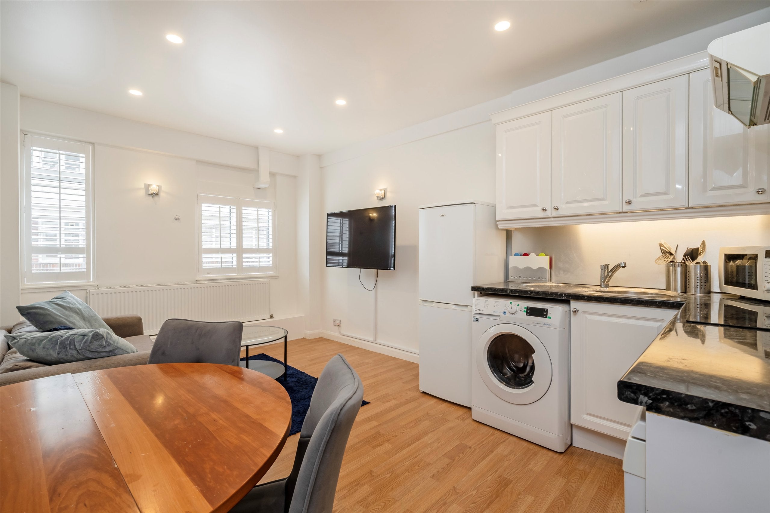 Flat Sloane Avenue in Greater London