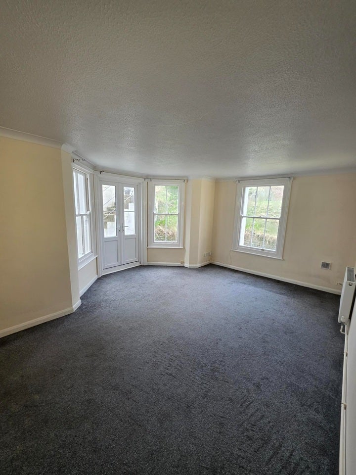 Flat Blackwater Road in Eastbourne