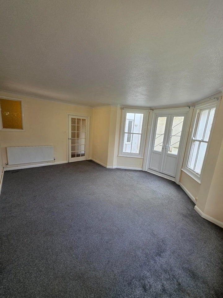 Flat Blackwater Road in Eastbourne