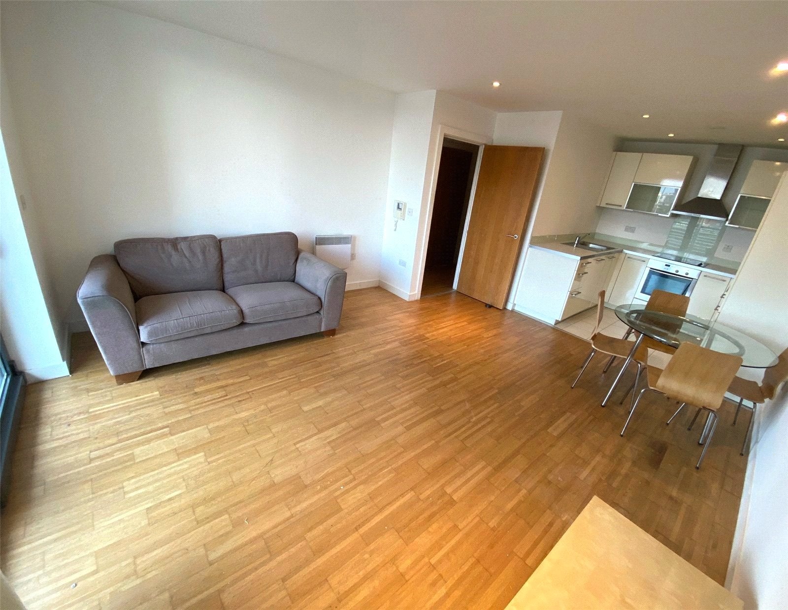 Flat Kelso Place in Manchester