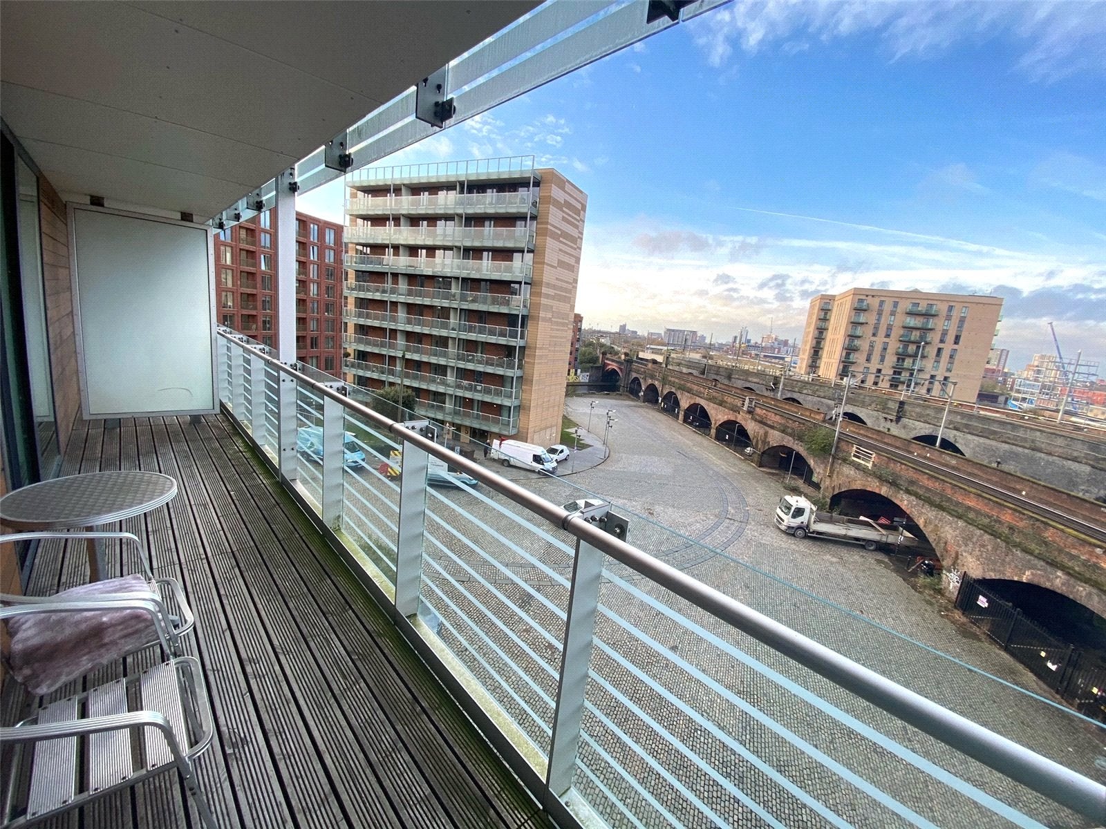 Flat Kelso Place in Manchester