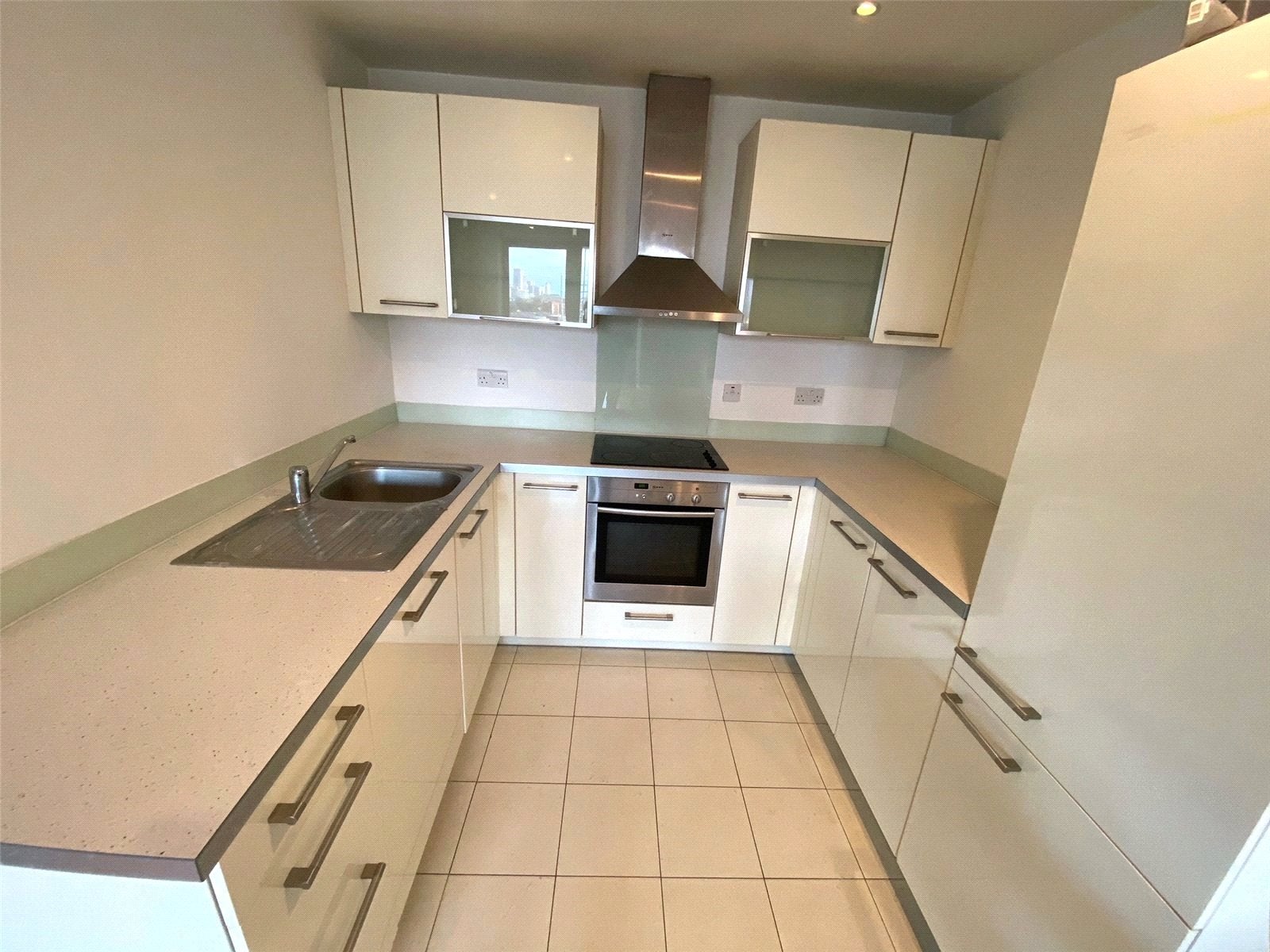 Flat Kelso Place in Manchester