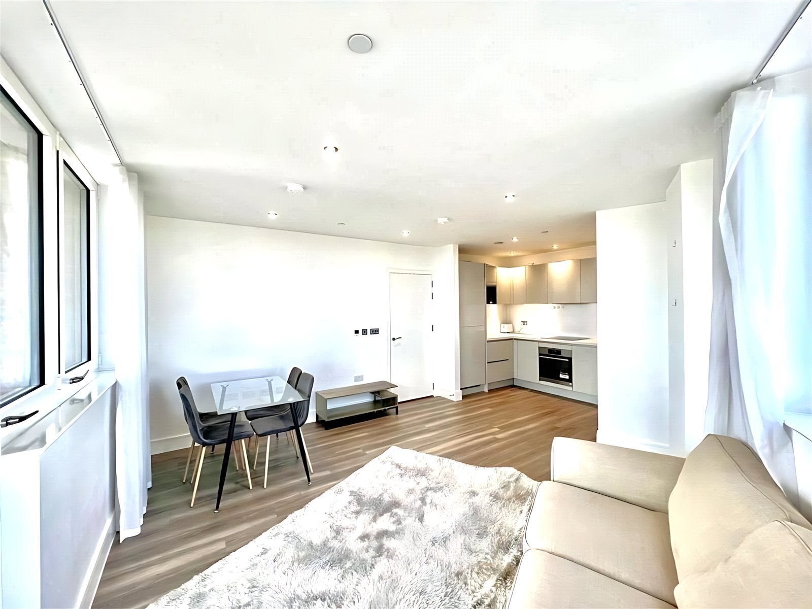 Flat Merrick Road in Greater London