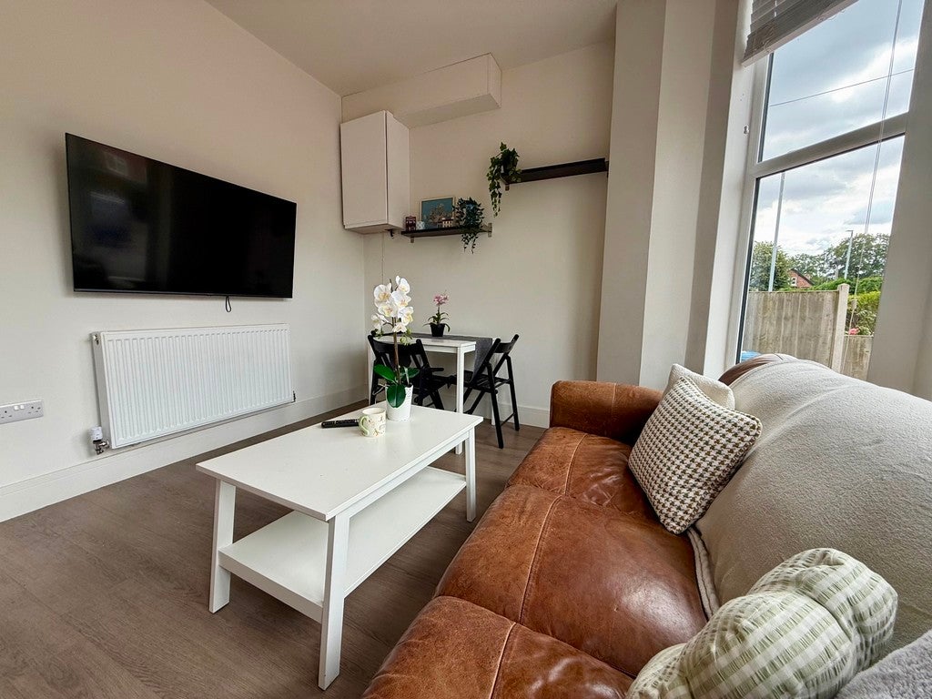 Room Melton Road in Nottingham
