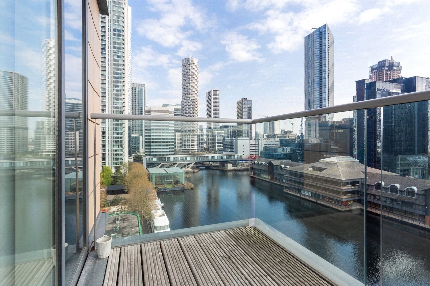 Flat Millharbour in Greater London