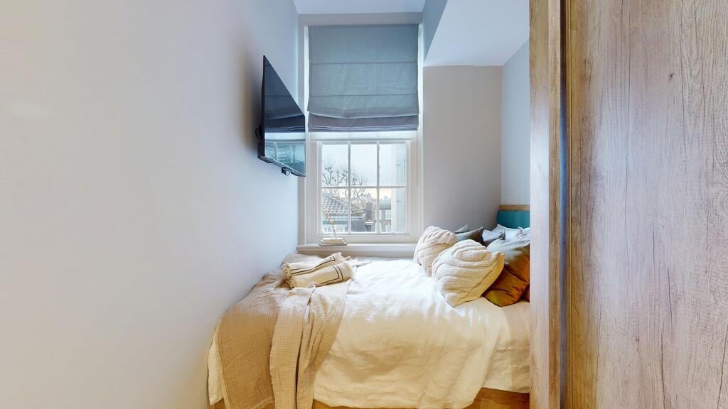 Flat Draycott Avenue in Greater London