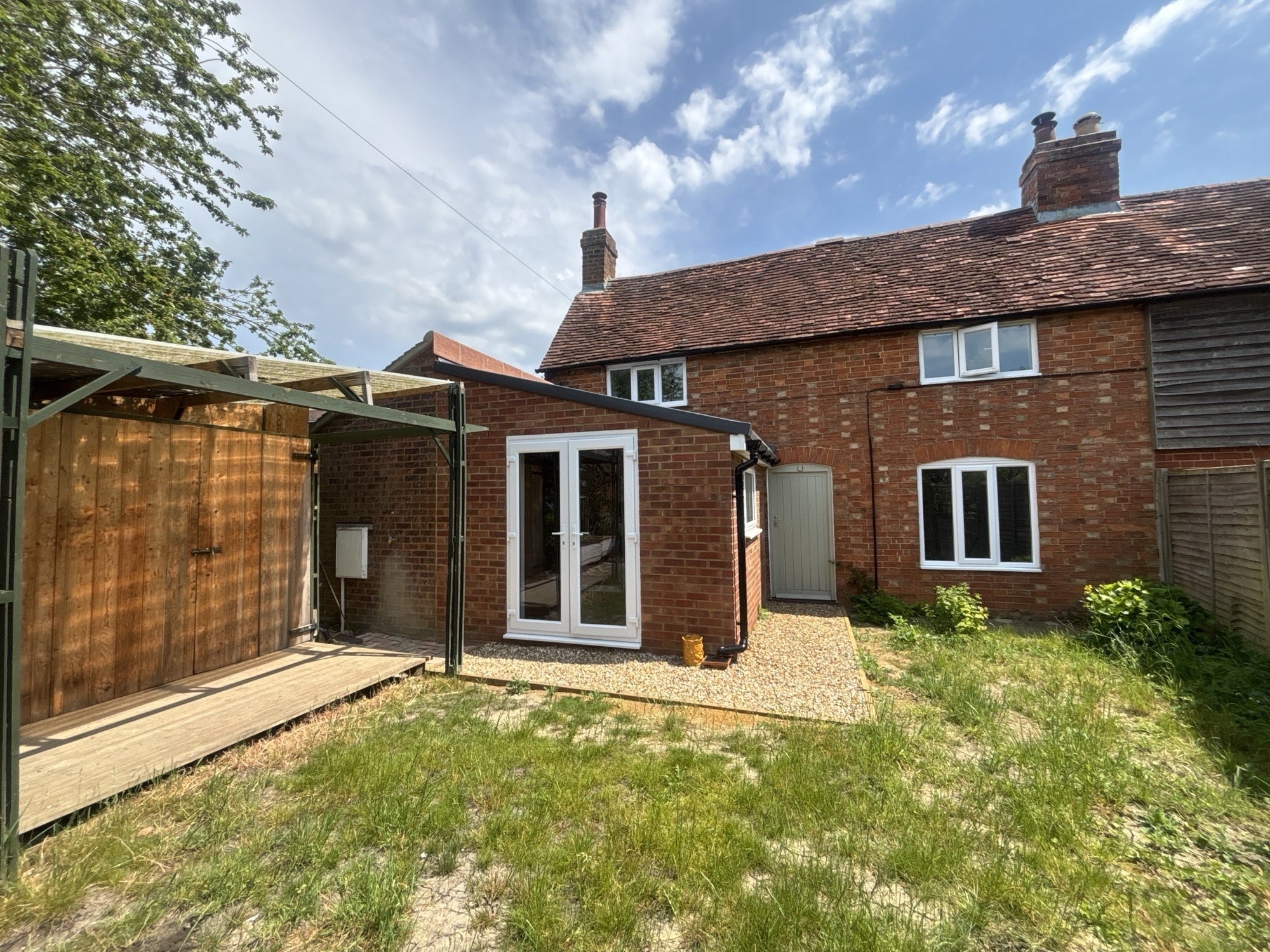 Flat Chequers Lane in North Crawley