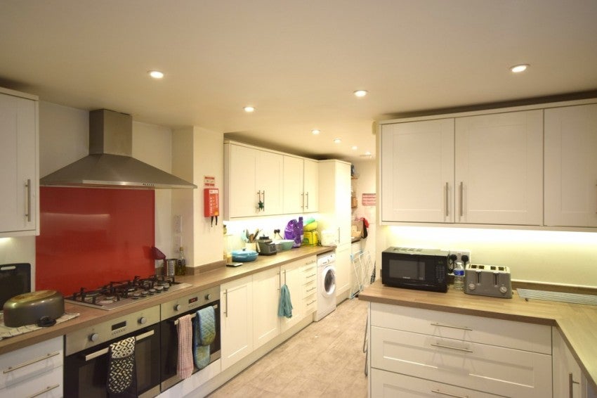 Flat Weyview Close in Guildford