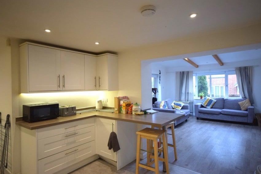 Flat Weyview Close in Guildford