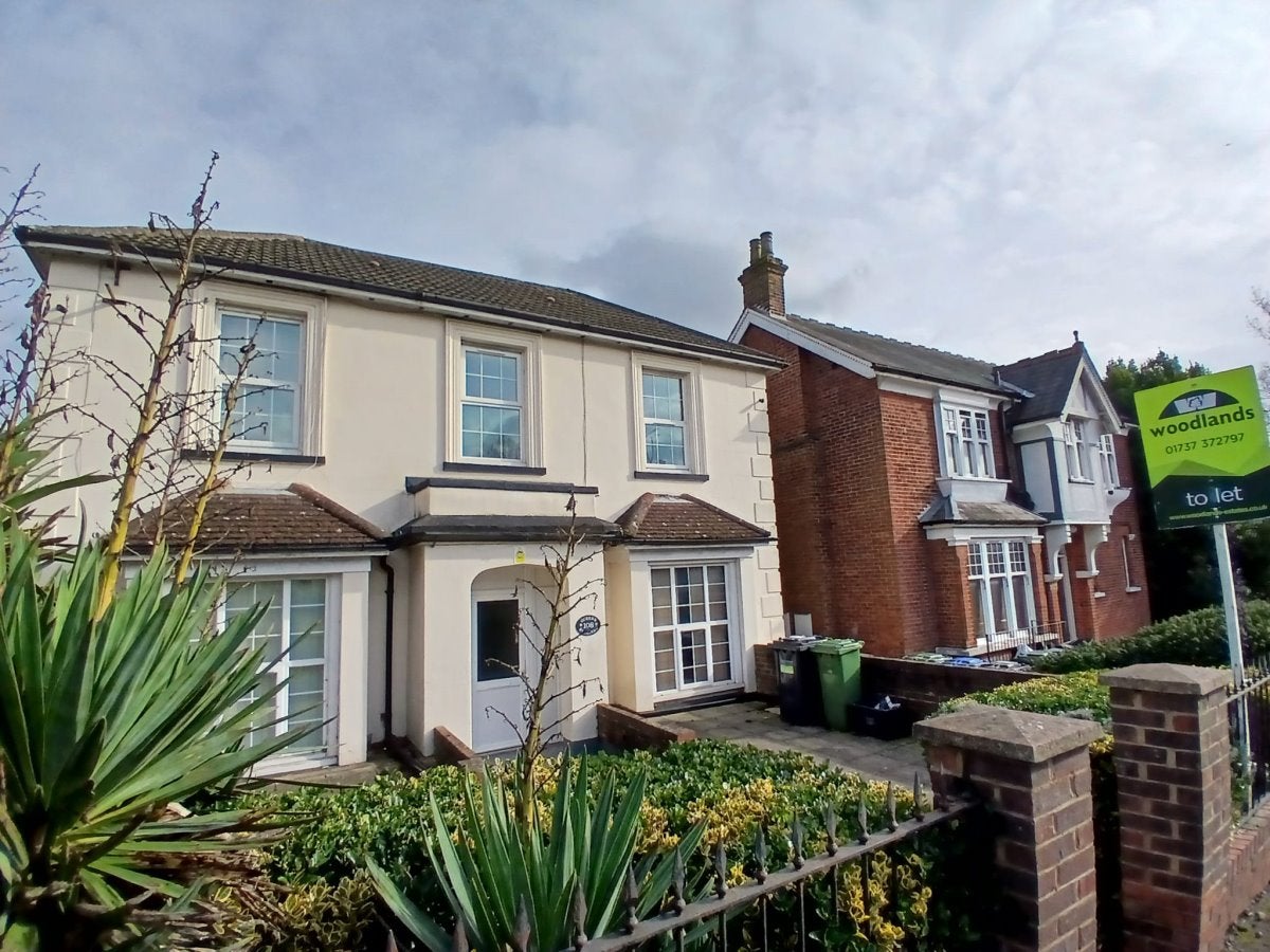 Flat St. John's Road in Reigate and Banstead