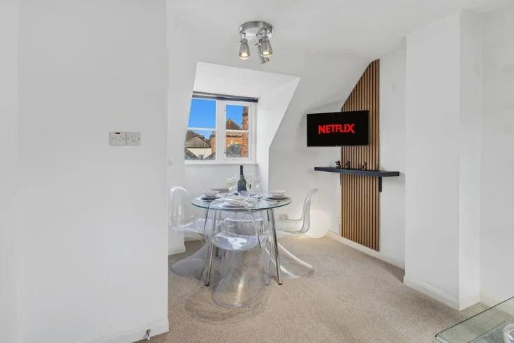 Flat Marlowe Avenue in Canterbury
