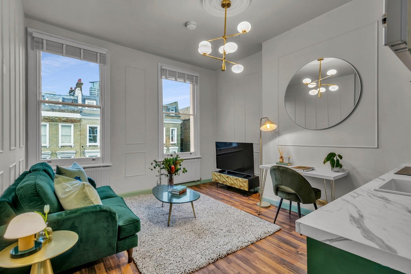 Flat Eardley Crescent in Greater London