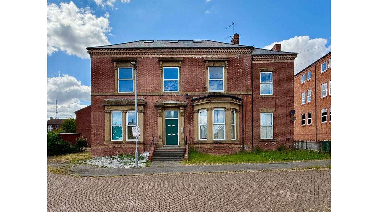 Flat Albion Street in Wakefield