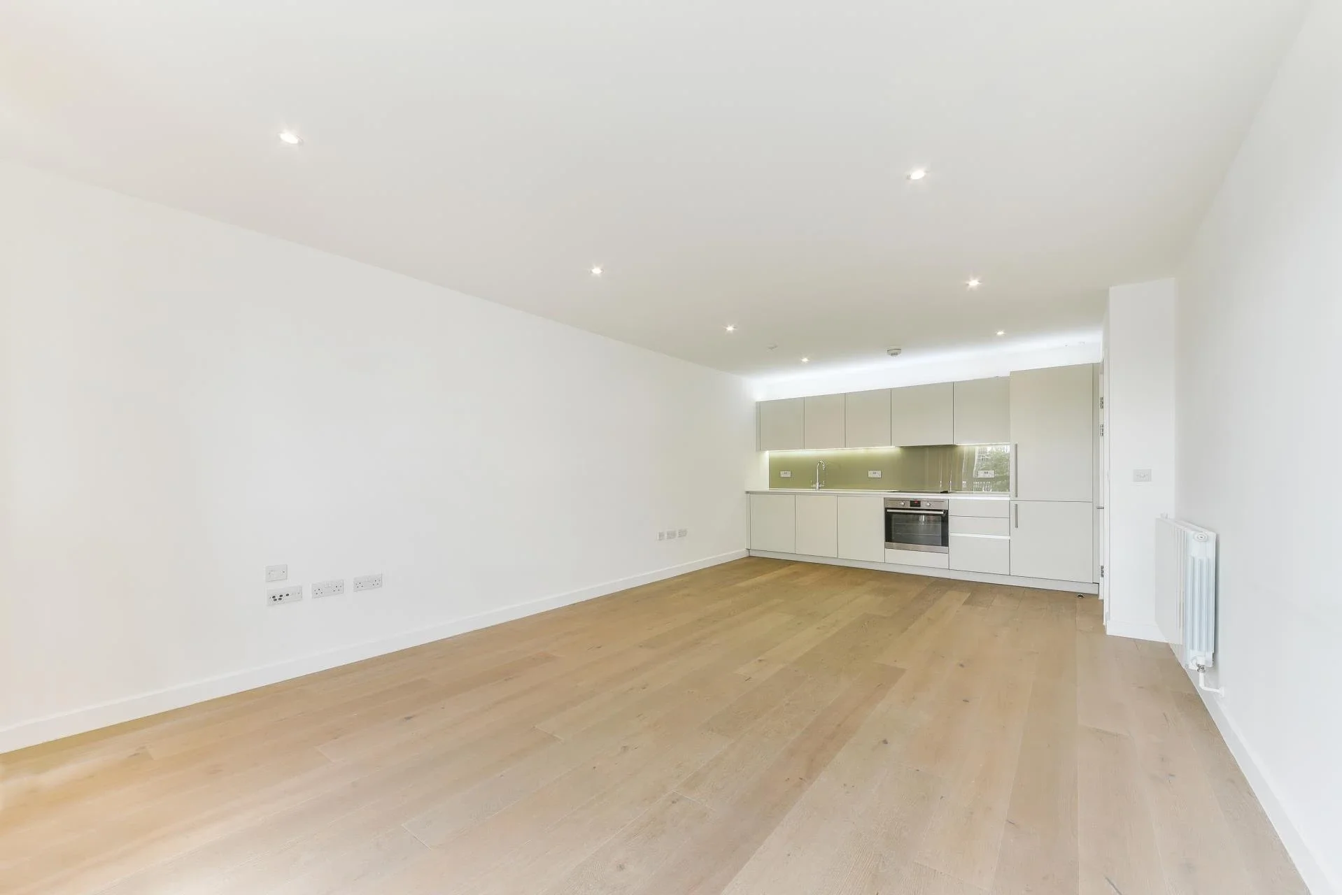 Flat Weigall Road in Greater London