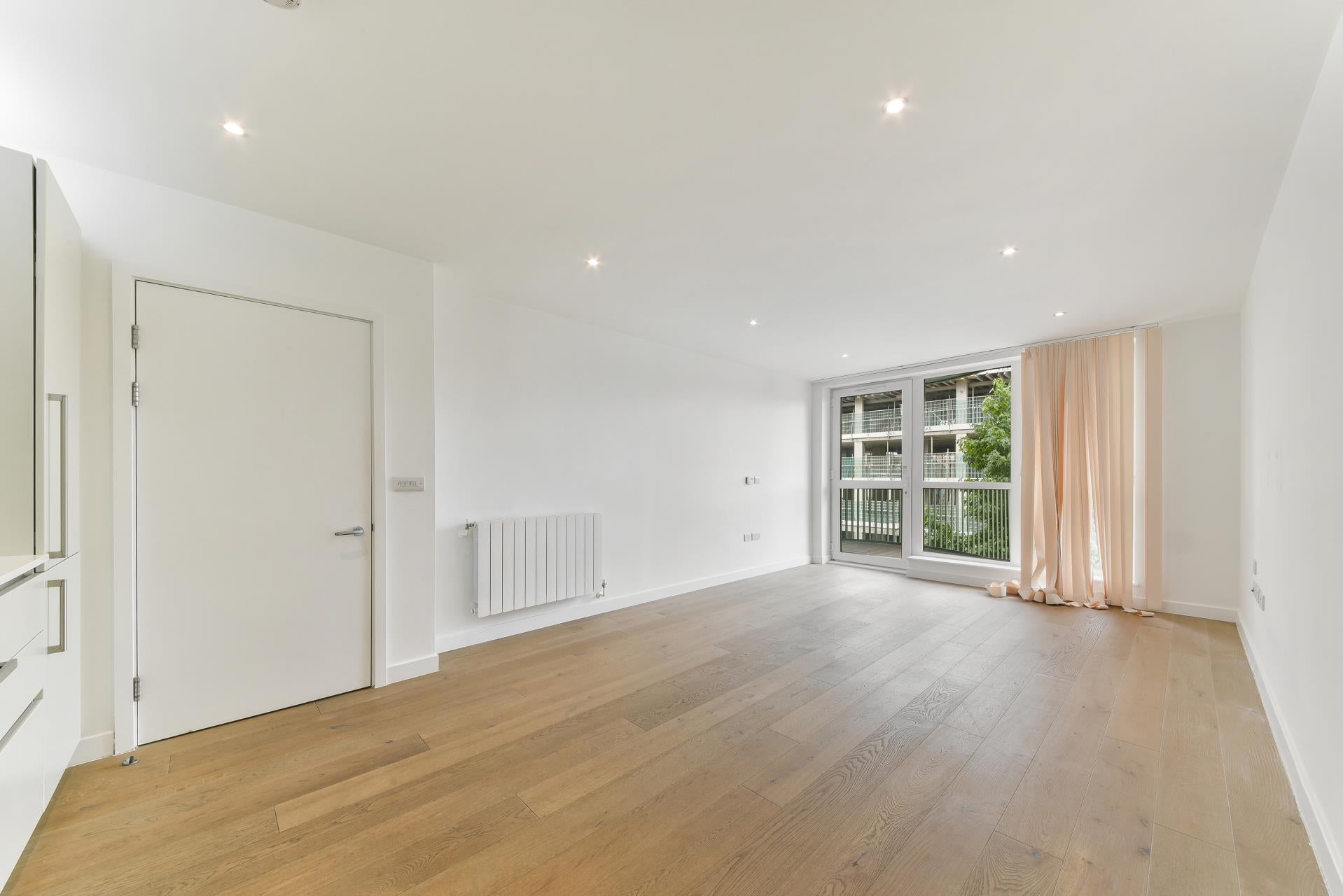 Flat Weigall Road in Greater London