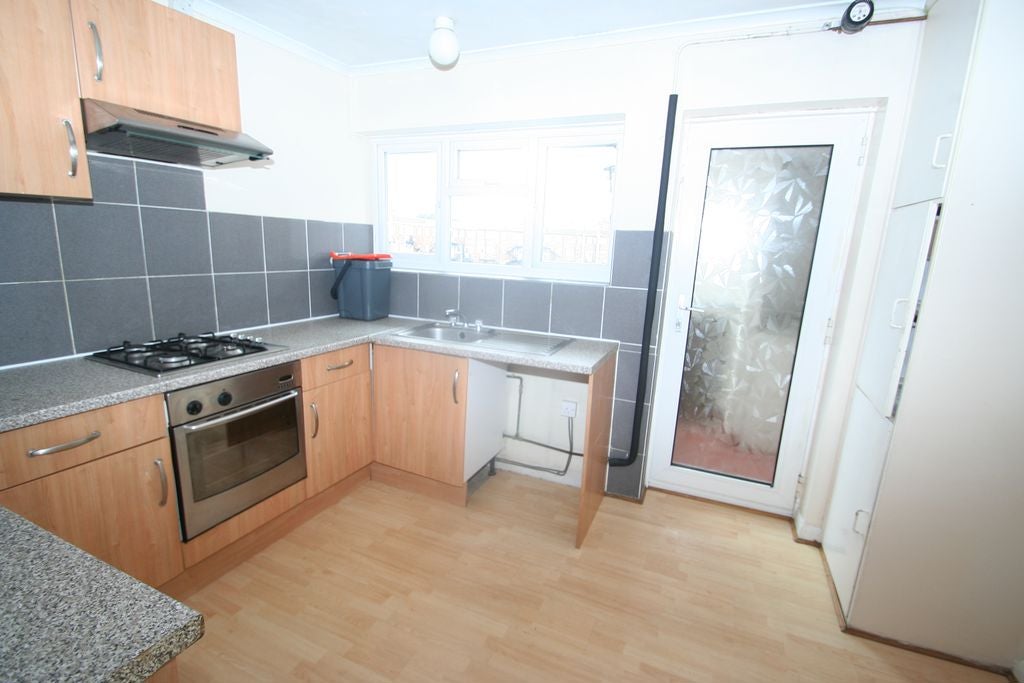 Flat Drake Avenue in Worthing