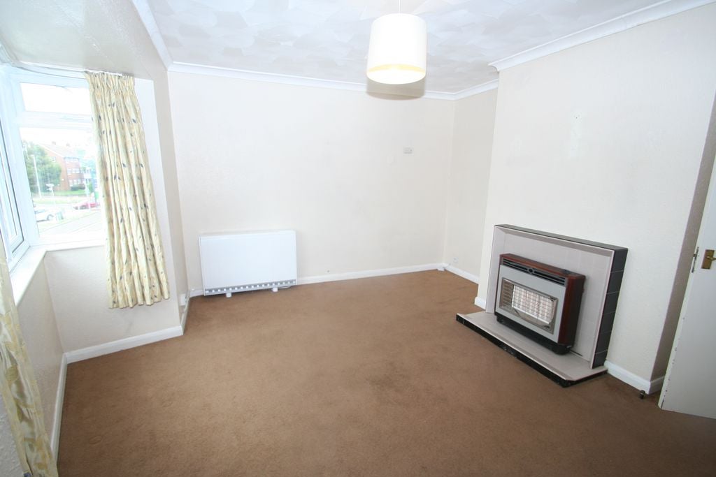 Flat Drake Avenue in Worthing