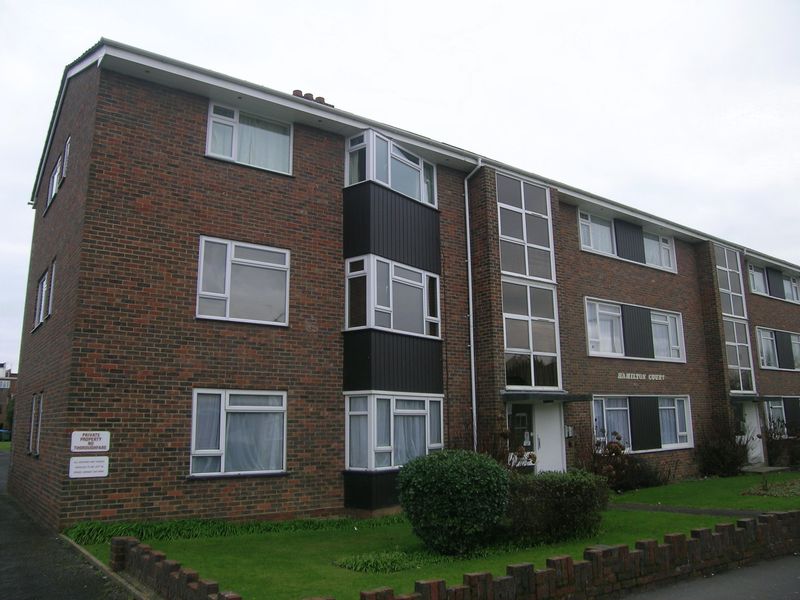 Flat Drake Avenue in Worthing