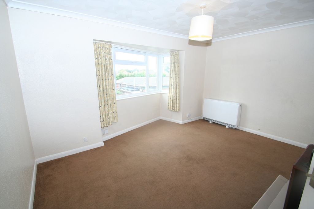 Flat Drake Avenue in Worthing