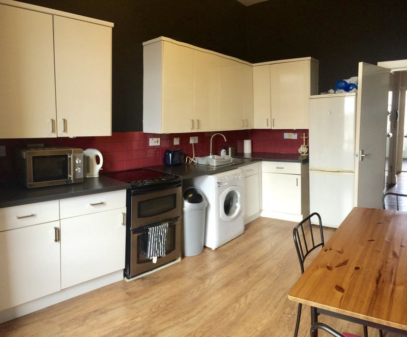 Room Whitevale Street in Glasgow