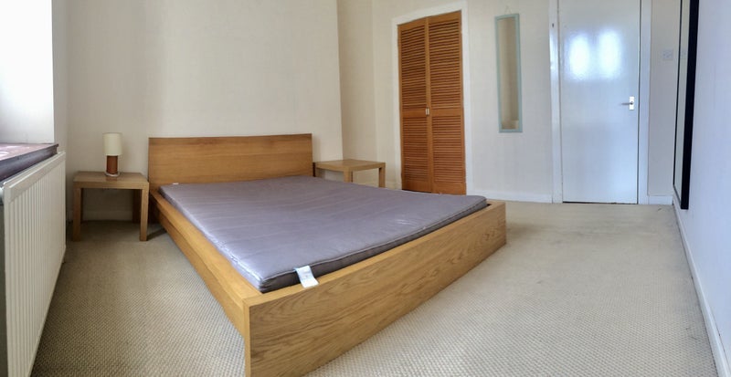 Room Whitevale Street in Glasgow