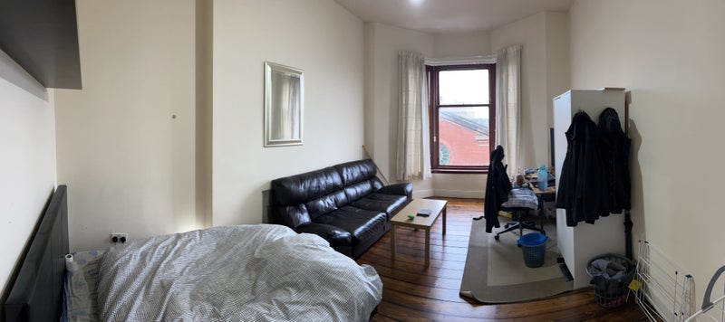 Room Whitevale Street in Glasgow