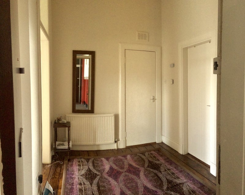 Room Whitevale Street in Glasgow