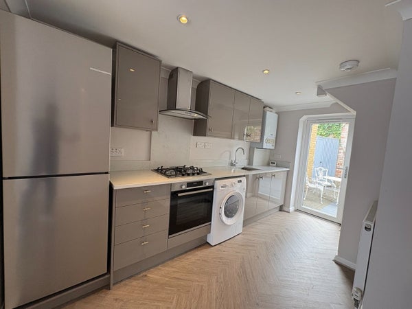 Flat Marlborough Road in London