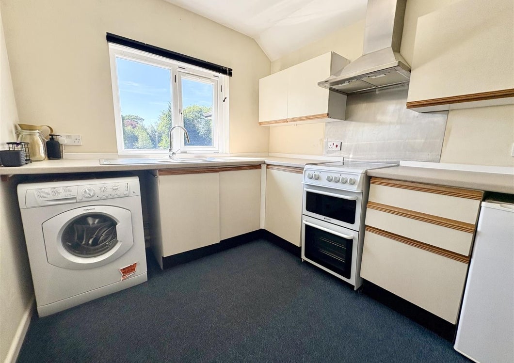 Flat Merridale Grove in Wolverhampton