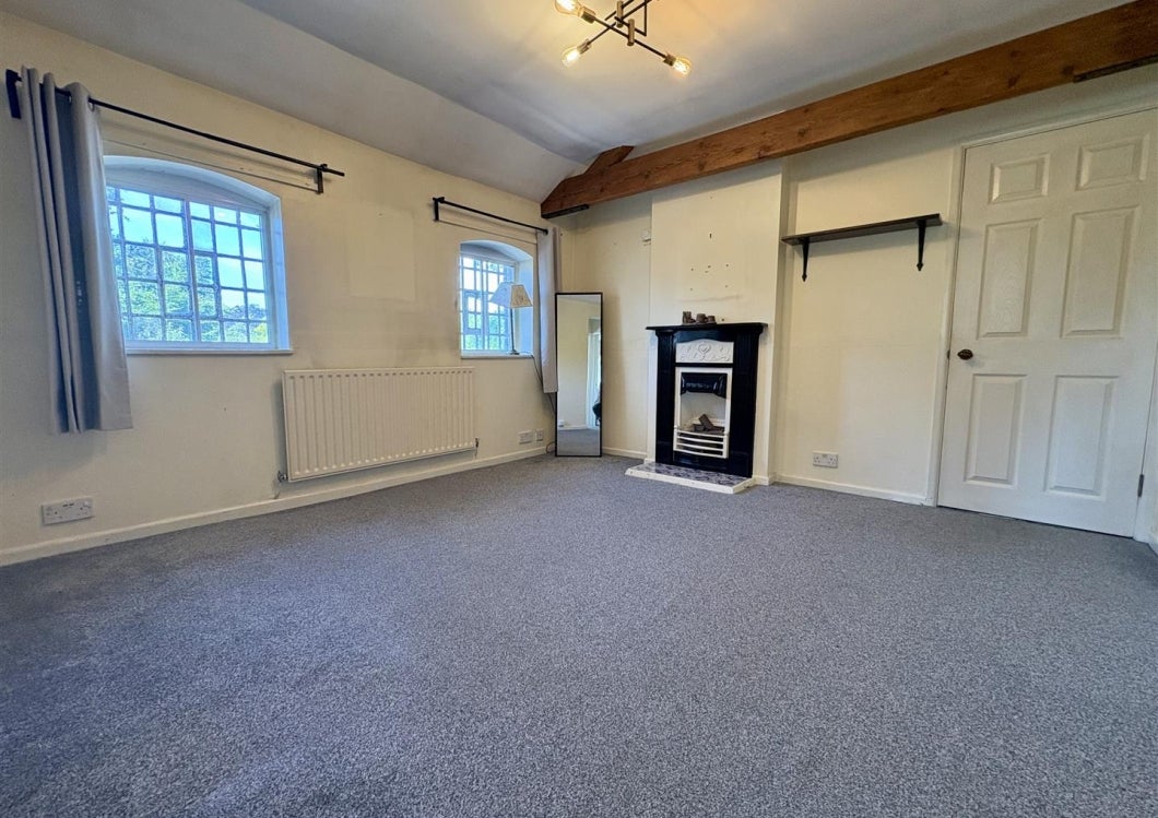 Flat Merridale Grove in Wolverhampton