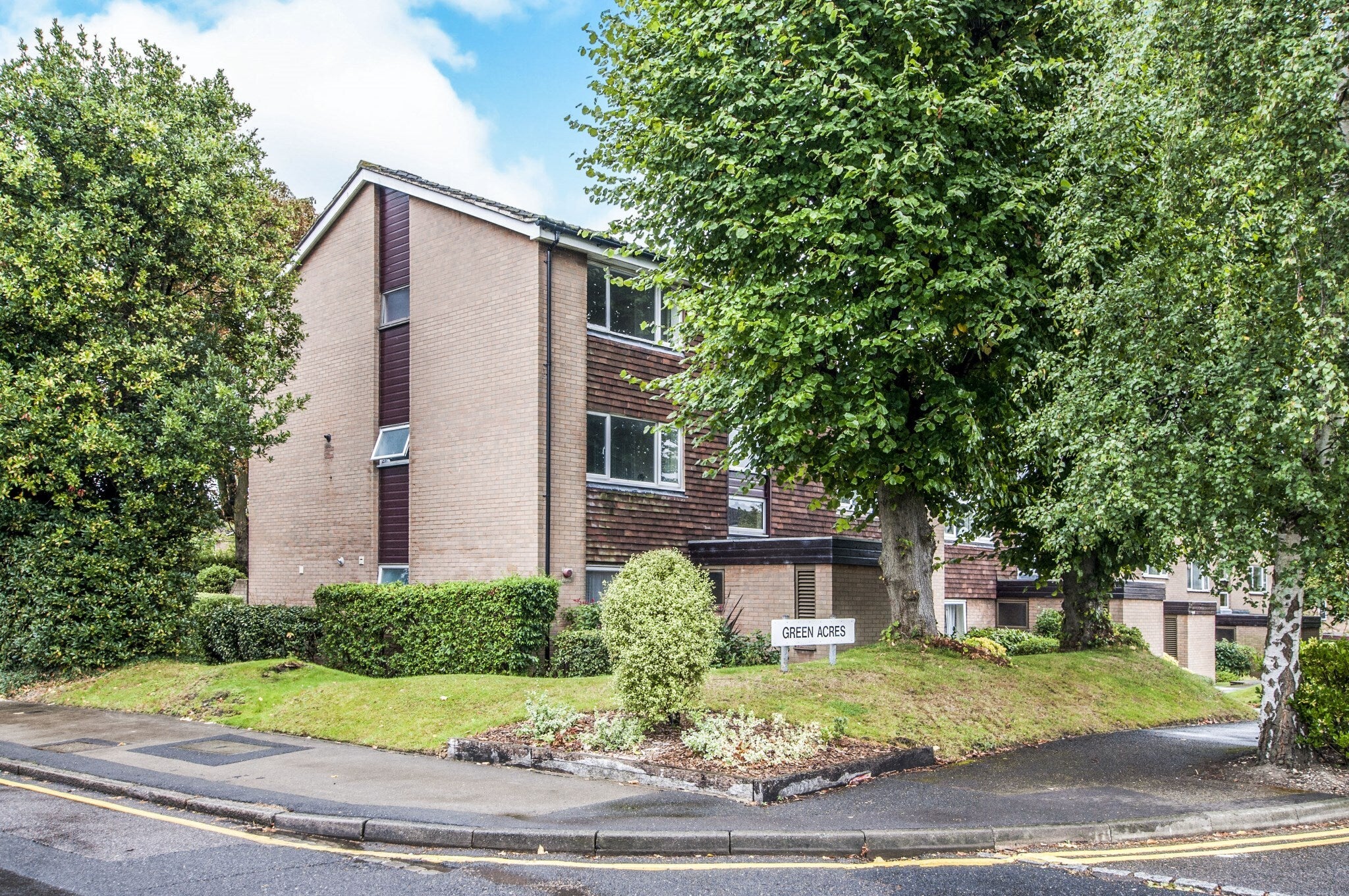 Flat Selborne Road in Greater London