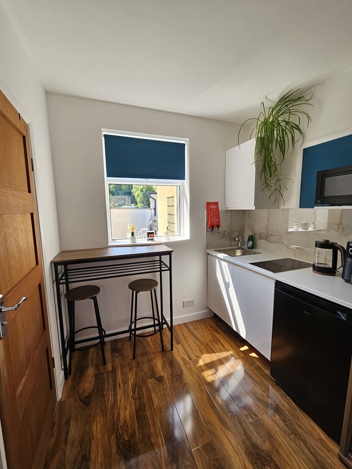 Room Upney Lane in Greater London