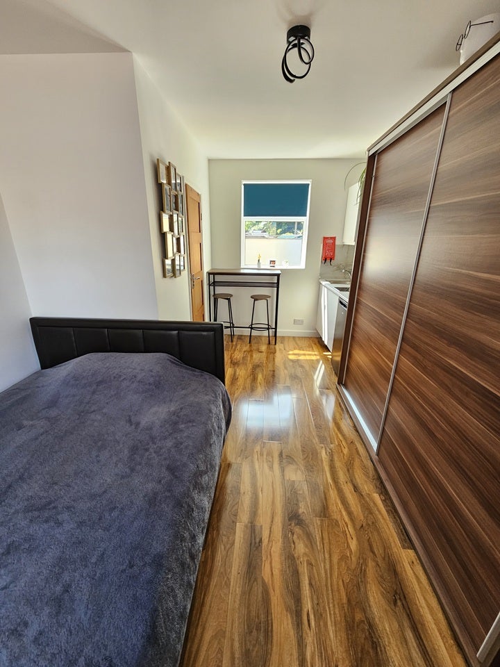 Room Upney Lane in Greater London