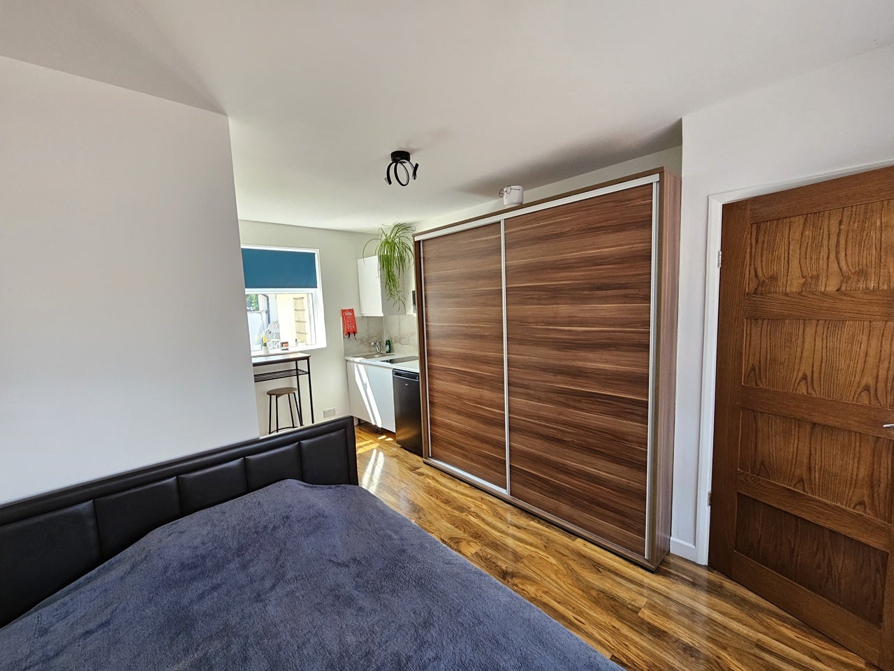 Room Upney Lane in Greater London