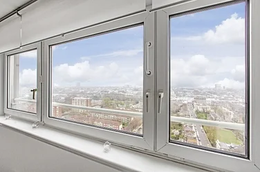 Flat Queensdale Crescent in Greater London