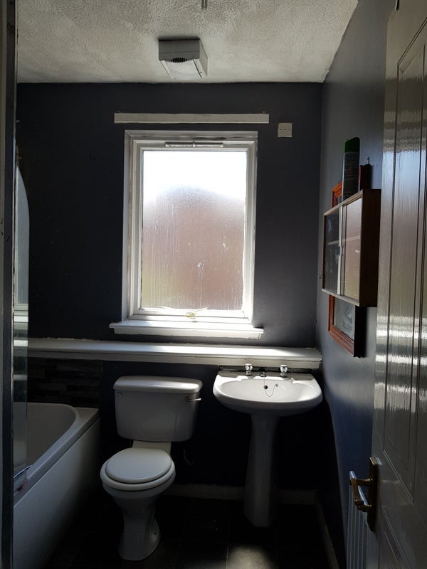 Room Errol Gardens in Glasgow