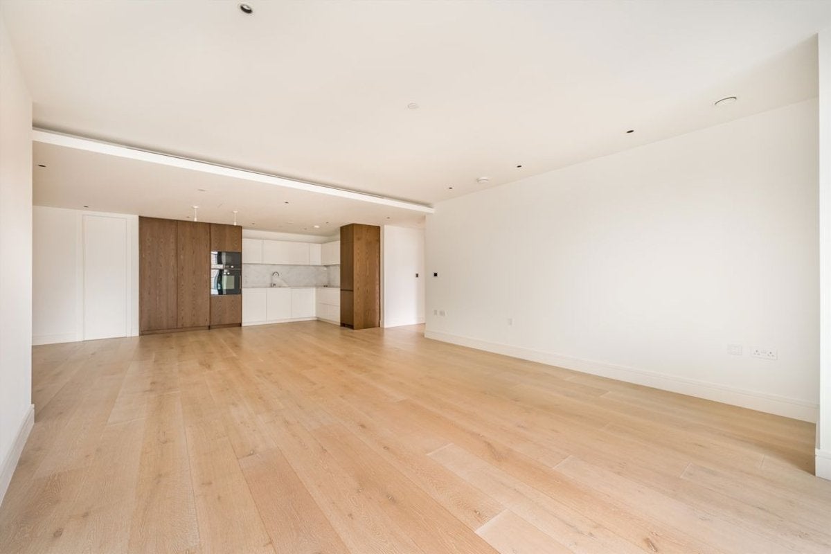 Flat Harbour Avenue in Greater London