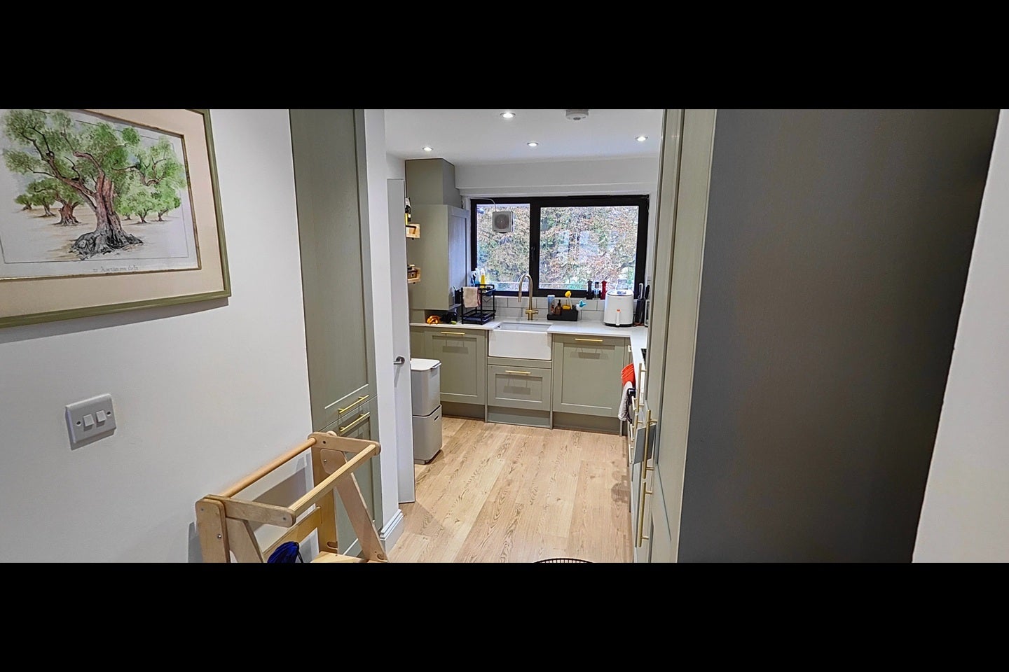 Room Brownswood Road in Greater London