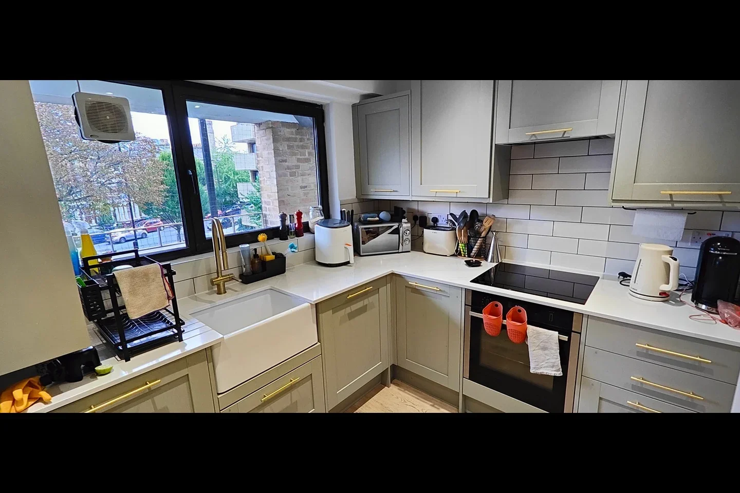 Room Brownswood Road in Greater London