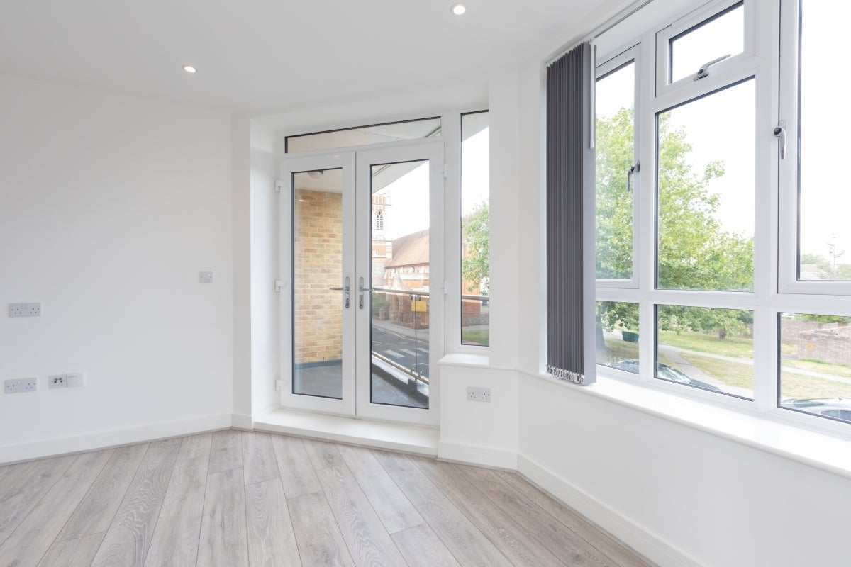 Flat Cookham Road in Maidenhead