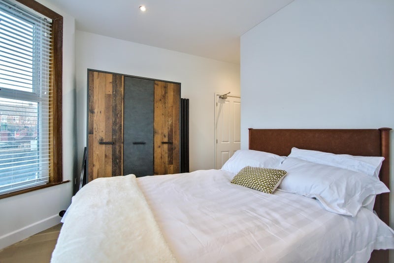Room Whymark Avenue in Greater London